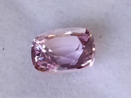 Safír fialový 1,44ct cushion PŘÍRODNÍ NEŽÍHANÝ