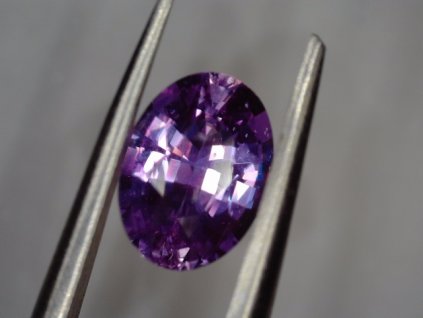 Safír růžový 0.77 ct, oval NATURAL