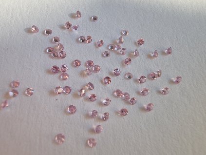 Safír světle růžový kulatý 1,5 mm kalibrovaný