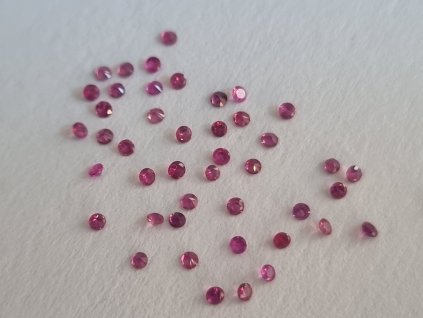 Safír červeno-růžový kulatý 1,5 mm kalibrovaný