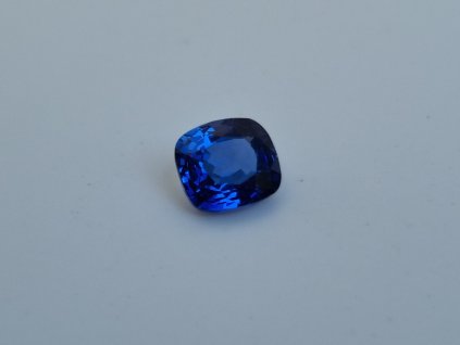Safír modrý cushion 1,55 ct NATURAL CERTIFIKOVÁN