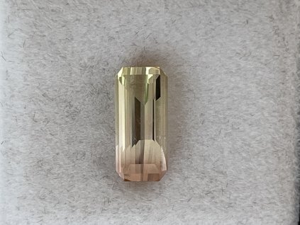 Turmalín dvoubarevný emerald 13,44x6,21mm 3,02ct