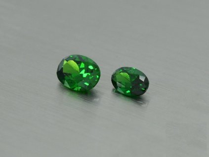 10332 kubischer zirkon oval 3x5 9x11 mm grun farbe smaragd