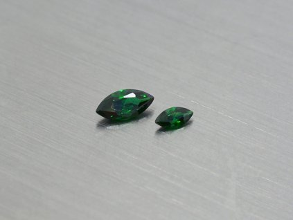 10557 kubischer zirkon marquis 2x4 7x14 mm grun farbe smaragd