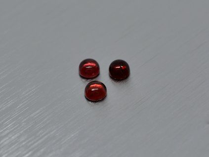 Grenat naturel rond 4 mm Pyrope cabochon