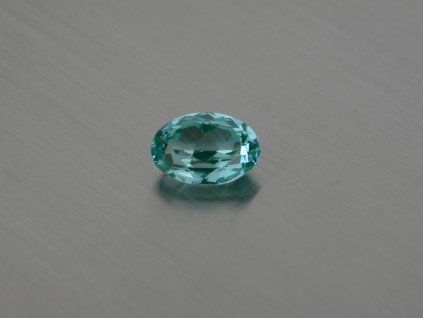 Spinelle synthétique ovale 8x12 mm vert et bleu changeant de couleur