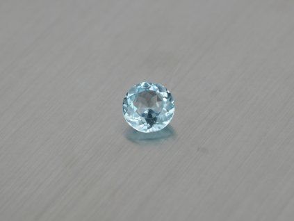 Topaze naturelle ronde 6 mm sky blue facettée