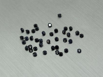 Saphir naturel rond 1.8 mm facetté noir