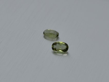 Moldavit přírodní ovál 4x6 mm fasetovaný Pár
