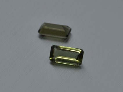 Moldavit přírodní osmiúhelník 5.2x10.1 mm fasetovaný