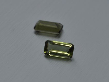 Moldavite naturelle octogone 5.2x10.1 mm facettée