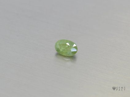 Démantoïde naturel ovale 4.3x6.0 mm facetté
