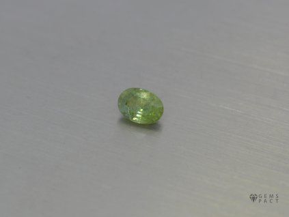 Démantoïde naturel ovale 4.0x5.8 mm facetté
