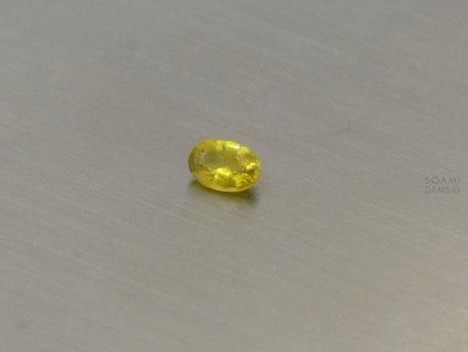 Saphir naturel ovale 4.0x6.0 mm olive jaune facetté