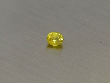 Saphir naturel ovale 4.0x5.0 mm olive jaune facetté