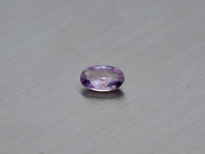 Saphir naturlicher oval 3.9x5.9 mm lila facettiert