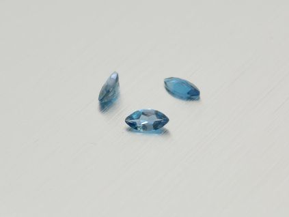 Topaze naturelle marquise 3.0x6.0 mm london blue facettée