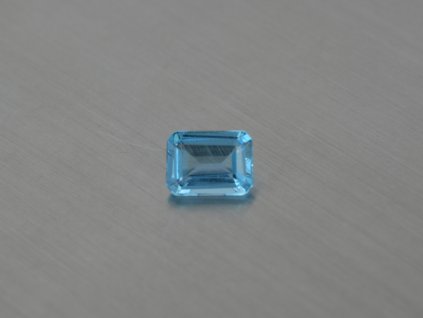 Topas naturlicher octagon 6.1x8.1 mm  swiss blau facettiert