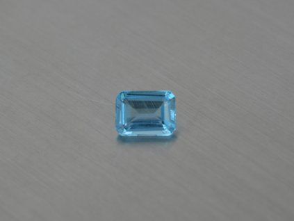 Topaze naturelle octogone 6.1x8.1 mm  swiss blue facettée