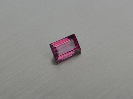 Grenat naturel rectangulaire 6.1x9.1 mm Rhodolite facetté