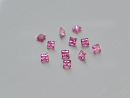 Granát přírodní čtverec 2.0x2.0 mm rhodolit fasetovaný