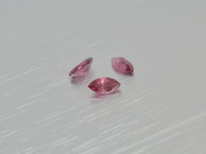 Grenat naturel marquise 2.5x5.0 mm Rhodolite facetté