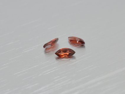 Grenat naturel marquise 3x6 mm Pyrope facetté