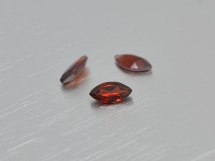 Natürlicher Granat Marquise 4x8 mm Pyrop facettiert