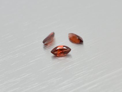 Natürlicher Granat Marquise 3.5x7 mm Pyrop facettiert
