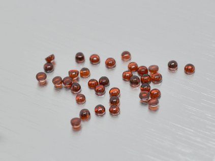 Grenat naturel rond 2.1 mm Pyrope cabochon