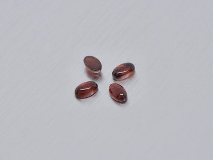 Grenat naturel ovale 3.0x5.0 mm Pyrope cabochon