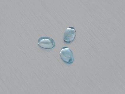 Topaze naturelle ovale 4.0x6.0 mm sky blue cabochon