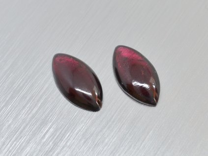 Granát přírodní markýz 7x14 mm kabošon
