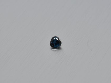 Saphir naturel cœur 3.9x4.0 mm facetté bleu