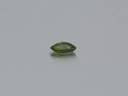 Saphir naturel marquise 3.4x7.0 mm facetté vert