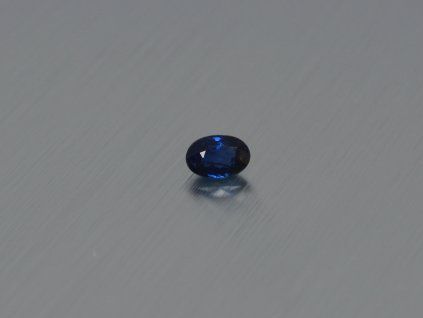 Saphir naturel ovale 3.5x5.2 mm facetté bleu