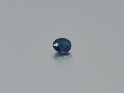 Saphir naturel ovale 4.0x4.9 mm facetté bleu