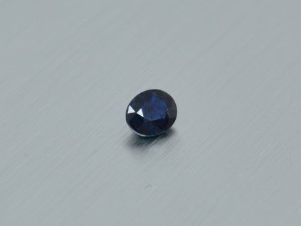 Saphir naturel ovale 4.8x5.9 mm facetté bleu