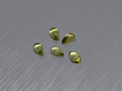 Olivín/peridot přírodní hruška 3.0x5.0 mm kabošon