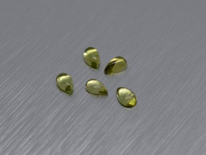 Olivine / Péridot naturel poire 3.0x5.0 mm cabochon