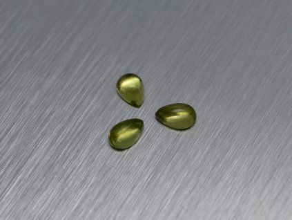 Olivine / Péridot naturel poire 4.0x6.0 mm cabochon
