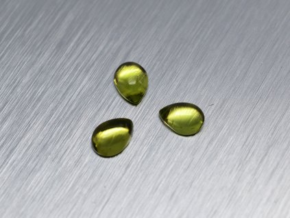 Olivín/peridot přírodní hruška 5x7 mm kabošon