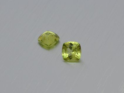 Olivine / Péridot naturel cushion 5x5 mm facetté