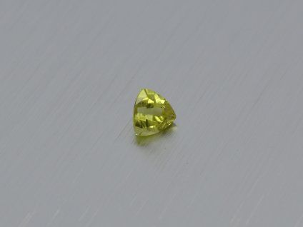 Olivine / Péridot naturel trillion 5.1x5.1 mm facetté