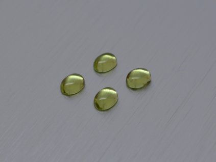 Olivine / Péridot naturel ovale 4.0x5.0 mm cabochon