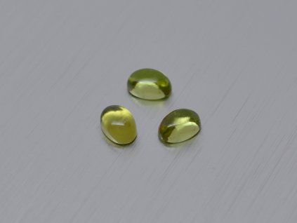 Olivine / Péridot naturel ovale 4.0x6.0 mm cabochon