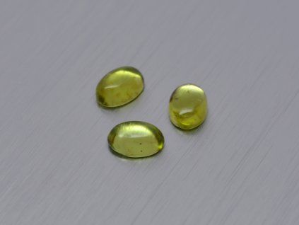 Olivine / Péridot naturel ovale 5x7 mm cabochon