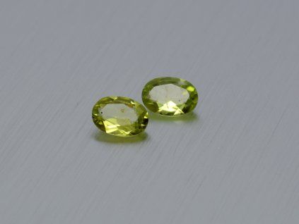 Olivine / Péridot naturel ovale 5x7 mm facetté