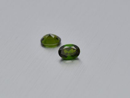 Chrome diopside naturel ovale 4x6 mm facetté