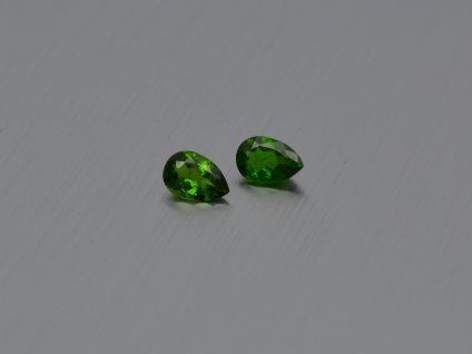 Chrome diopside naturel poire 4x6 mm facetté